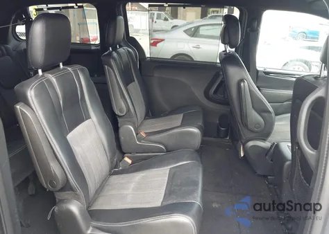 2015 Chrysler Town & Country S z USA, uszkodzony, nr VIN 2C4RC1HG5FR590491